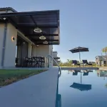 Helios - Seaside Pool & Private Parking וילה