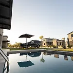 Helios - Seaside Pool & Private Parking * Olympiakí Aktí