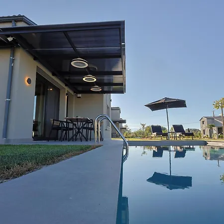 Helios - Seaside Pool & Private Parking Вилла