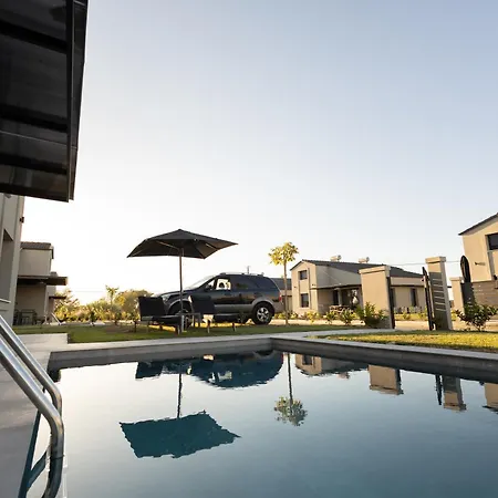 Helios - Seaside Pool & Private Parking * Олимпиаки-Акти