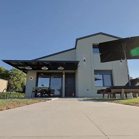 Helios - Seaside Pool & Private Parking Вилла Олимпиаки-Акти