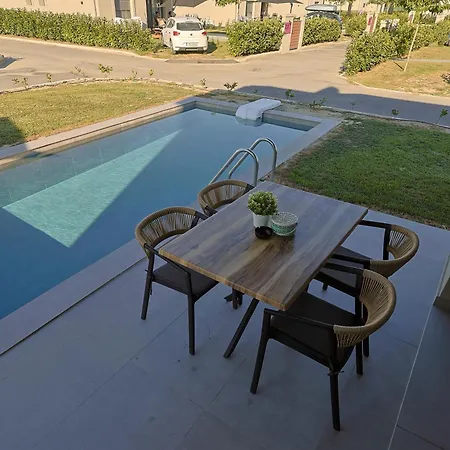 Helios - Seaside Pool & Private Parking * Олимпиаки-Акти