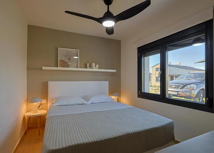 Вилла Helios - Seaside Pool & Private Parking