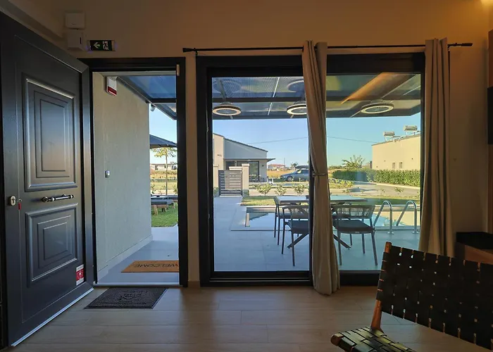 Helios - Seaside Pool & Private Parking