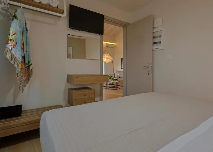 Helios - Seaside Pool & Private Parking Vila *