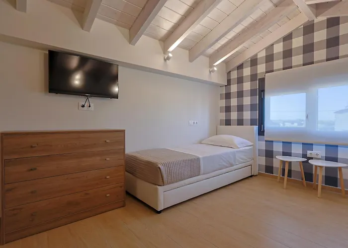 Helios - Seaside Pool & Private Parking