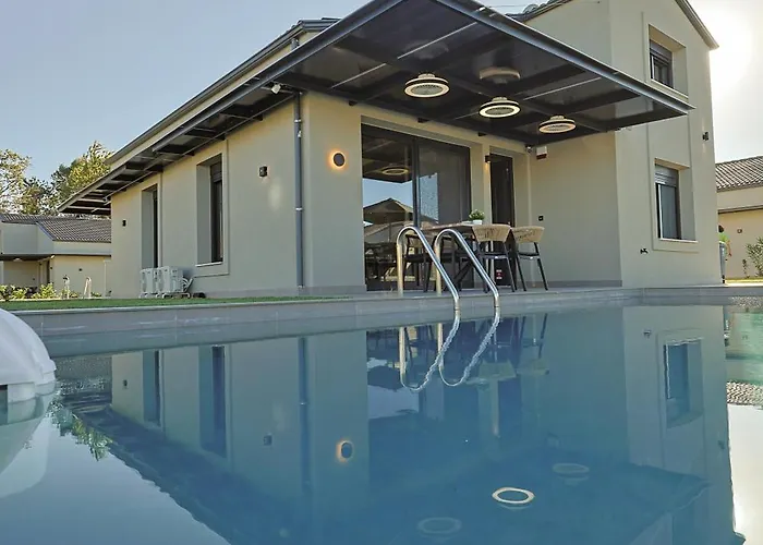 Helios - Seaside Pool & Private Parking *