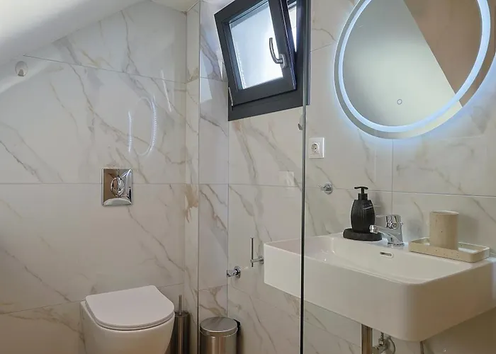 Helios - Seaside Pool & Private Parking Vila