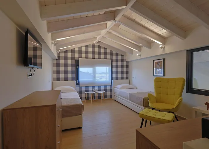 Helios - Seaside Pool & Private Parking Vila Olympiakí Aktí