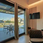 Helios - Seaside Pool & Private Parking * Olympiakí Aktí