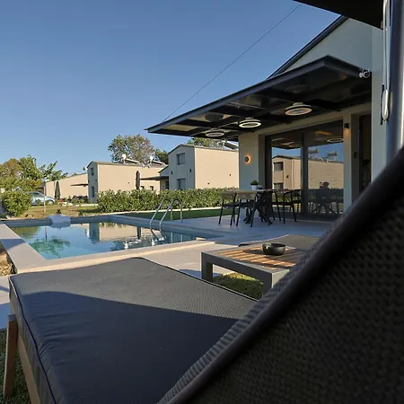 Helios - Seaside Pool & Private Parking * Olympiakí Aktí
