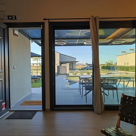 Helios - Seaside Pool & Private Parking