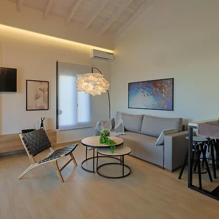 Helios - Seaside Pool & Private Parking Vila Olympiakí Aktí