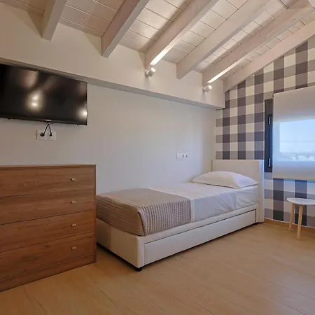 Helios - Seaside Pool & Private Parking