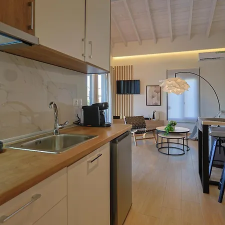 Helios - Seaside Pool & Private Parking Vila