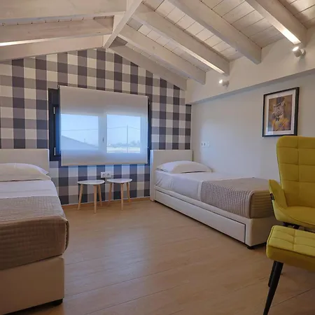 Villa Helios - Seaside Pool & Private Parking