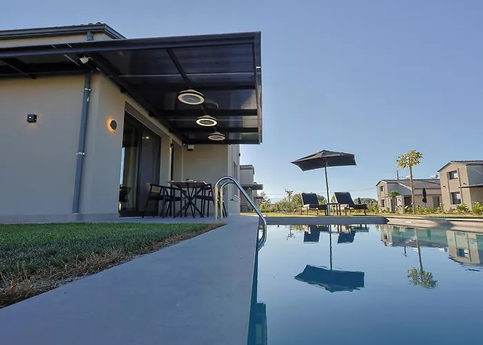 Helios - Seaside Pool & Private Parking Villa