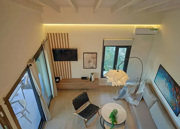 Helios - Seaside Pool & Private Parking Villa Olympiakí Aktí