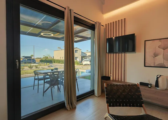 Helios - Seaside Pool & Private Parking * Olympiakí Aktí