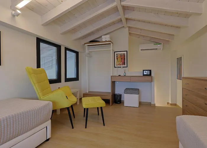 Helios - Seaside Pool & Private Parking Villa